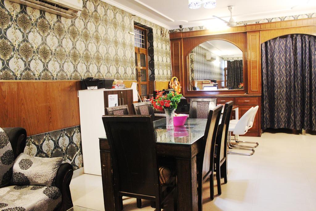 Hotel Delhi Marine Club C6 Vasant Kunj Új-Delhi Kültér fotó